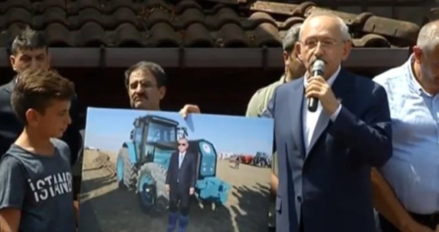 Kılıçdaroğlu'ndan Erdoğan'a galoş eleştirisi: İmkânımız olsa yalın ayak gezeriz - Resim: 1