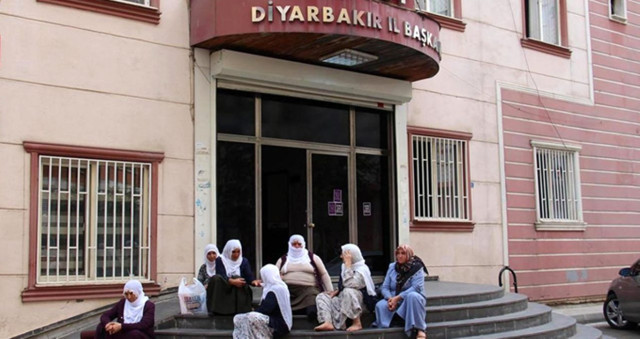 Dağa kaçırıldı denilen genç bakın nereden çıktı! Annesi HDP önündeki eylemini bitirdi - Resim: 0