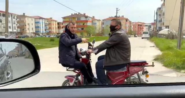 Tekirdağ'da tehlikeli yolculuk yapıp 'Sosyal mesafeye uyuyoruz' dediler - Resim: 0