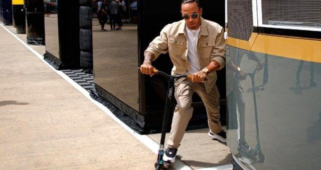 Dünyaca ünlü Formula 1 pilotu Hamilton jetini sattıktan sonra böyle görüntülendi! - Resim: 4