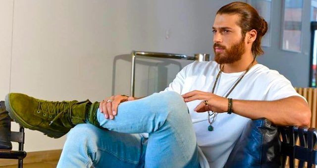 Can Yaman iyice belden aşağı indi : 'Arka odaya geçelim kanıtlarım' - Resim: 3