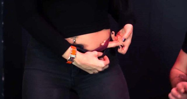 Zeynep Alkan canlı yayında yine olay oldu iç çamaşırını açıp gösterdi - Resim: 3