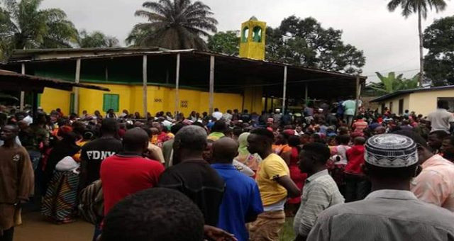 Ülkeyi yasa boğan yangın! 30 çocuk öldü - Resim: 0