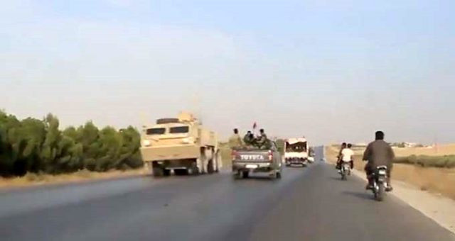 İlginç anlar! ABD askerleri ile Suriye rejimi askerleri otoyolda karşılaştı - Resim: 0