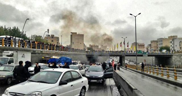 Protestolar İran'ı kasıp kavuruyor! Hamaney sessizliğini bozdu - Resim: 1
