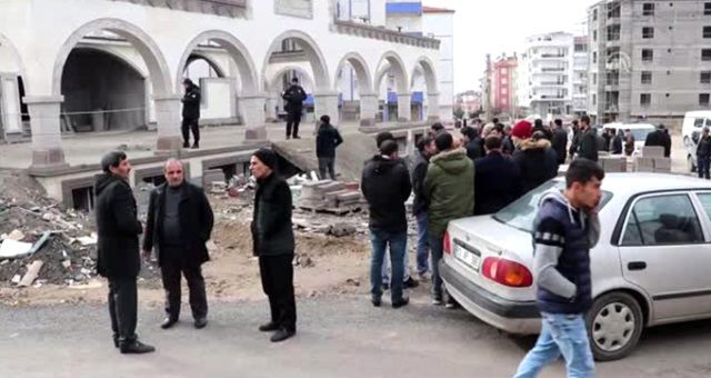 Olay yeri Elazığ! Camide adamın boğazını kesip bırakmışlar - Resim: 0