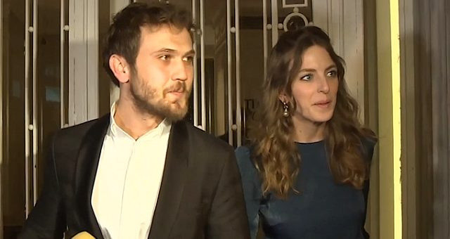 Bige Önal rüzgar frikiği verdi iç çamaşırsız hali görüntülendi - Resim: 1