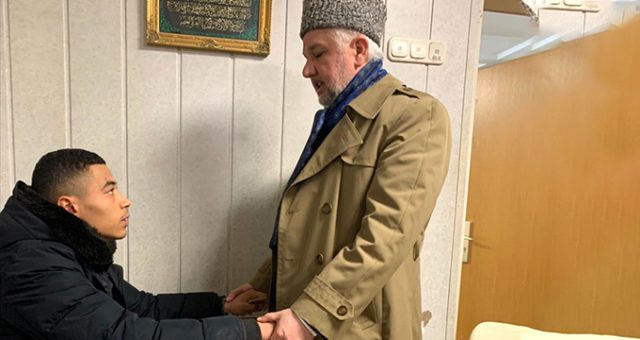 Almanya'daki ırkçı terör saldırısından kurtulan genç, Müslüman oldu - Resim: 0