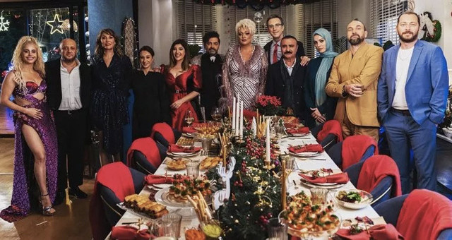 Kadrosu devler ligi gibi Gülse Birsel bombayı patlattı filmden fotoğrafı paylaştı! - Resim: 0