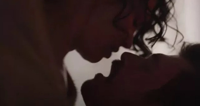 Boğa Boğa filmi sosyal medyaya damga vurdu! Kıvanç Tatlıtuğ ve Funda Eryiğit'in cesur sahnesi olay oldu - Resim: 2