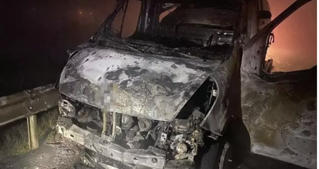 Dün kaza yapmıştı bugün de Destici'nin kaza yapan aracını taşıyan çekici yandı - Resim: 0