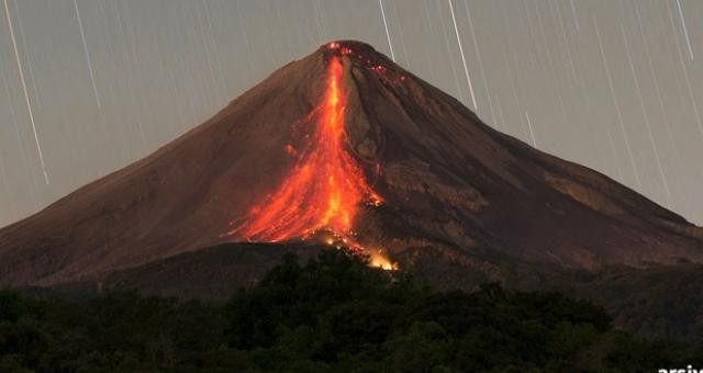 Art arda 3. kez patladı o ülkede yanardağ tehlikesi - Resim: 4