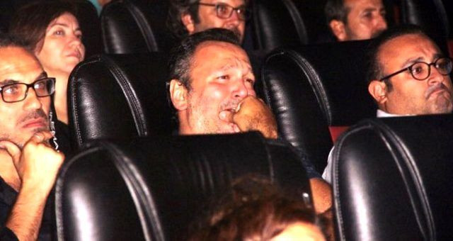 Ali Sunal gözyaşlarına boğuldu o anlar kameralara böyle yansıdı - Resim: 3