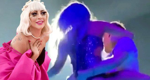 Lady Gaga hayranıyla dans ederken sahneden düştü o anlar böyle yansıdı - Resim: 1