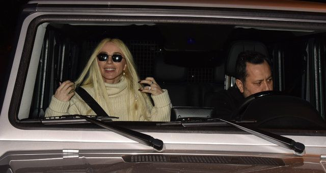 Gülşen'den olay açıklamalar! 'Ülkeme her döndüğümde toprağı öpesim geliyor' - Resim: 4