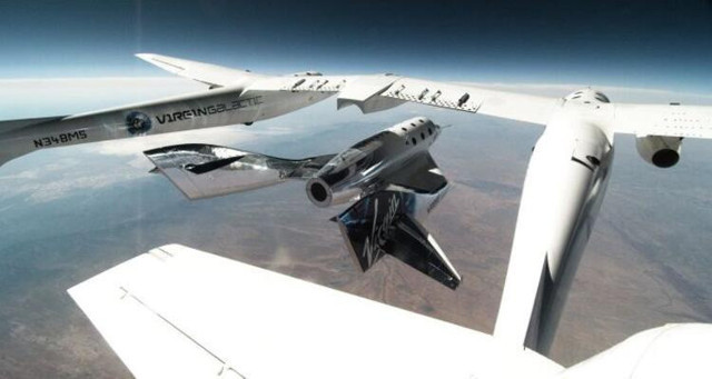 İngiliz iş adamı Richard Branson uzaya seyahat etti - Resim: 0