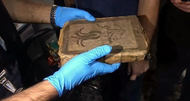 Büyücü 'cin çıkarıyorum' diye onlarca kadına tecavüz edip videoya aldı! Karısı yardım etti - Resim: 1