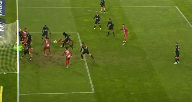 Süper Lig tarihinde bir ilk! TFF VAR kayıtlarını açıkladı, MHK o hakemin görevine son verdi - Resim: 1