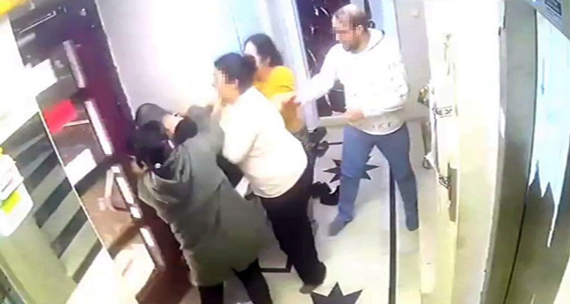 Aile eve gelince manzara karşısında şoke oldu! Yarı çıplak halde kaçtı - Resim: 0