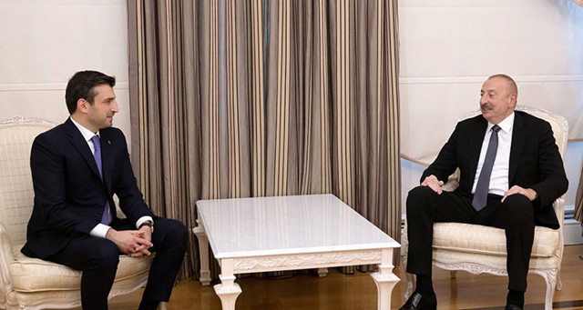 Selçuk Bayraktar İlham Aliyev'e Bayraktar Kızılelma maketi hediye etti - Resim: 0