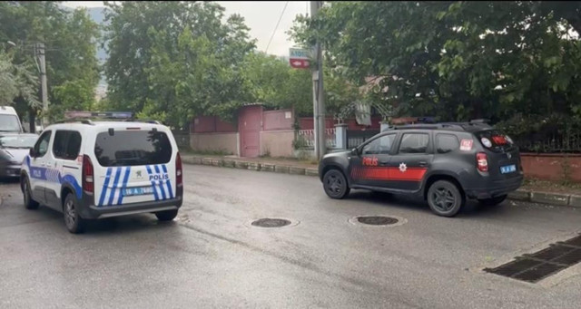 Bursa'da korkunç olay! Cami avlusunda şakalaşma kötü bitti: Belinden çıkardığı silahı böyle ateşledi! - Resim: 1