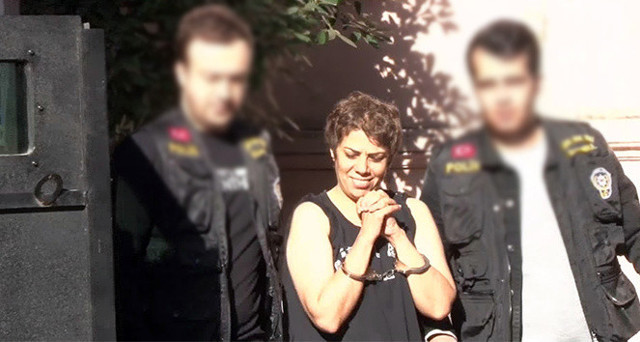 Karaköy'de başörtülü öğrencilere saldıran Semahat Yolcu'ya 1 yıl 6 ay ceza verildi - Resim: 0