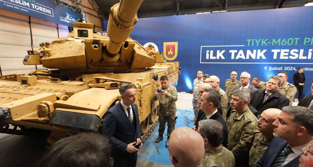 Kötü komşu Türkiye savunma sanayisini ev sahibi yaptı! Modernize edilen M60T tankları teslim edildi - Resim: 0