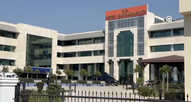 Antalya'da Kepez Kaymakamlığı'nda silah sesleri! Bina tahliye edildi... Çok sayıda polis bölgede - Resim: 3