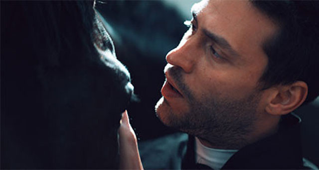 Farah Zeynep Abdullah ile Ekin Koç'un olay öpüşme sahnesi! - Resim: 1