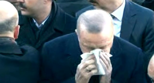 Erdoğan Elazığ'da katıldığı cenaze namazında gözyaşlarını tutamadı - Resim: 1