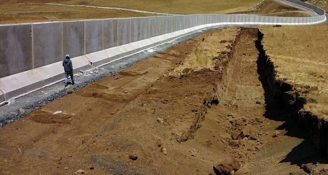 Türkiye-İran sınırına 63 kilometrelik duvar inşası! Yasa dışı geçişler engellenecek - Resim: 1