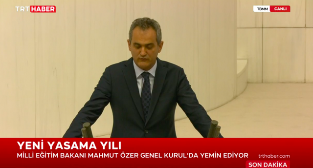 Milli Eğitim Bakanı Mahmut Özer TBMM'de yemin etti - Resim: 0
