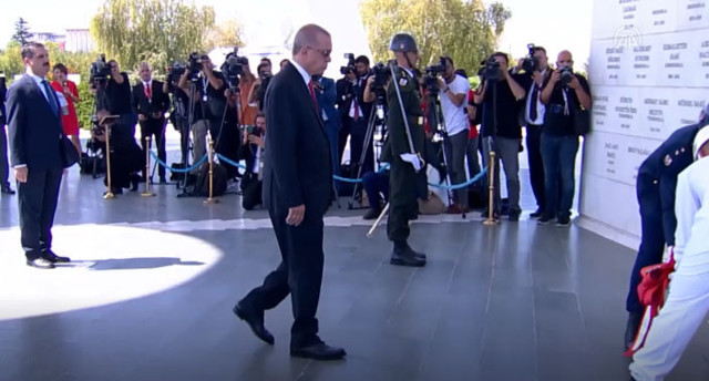 30 Ağustos Zafer Bayramı kutlanıyor! Cumhurbaşkanı Erdoğan Anıtkabir'de! Engelleyemeyecekler - Resim: 3