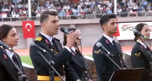 Genç teğmen sesiyle sosyal medyayı salladı! Megastar Tarkan kayıtsız kalamadı: 'Çok güzel söylemişsin...' - Resim: 2