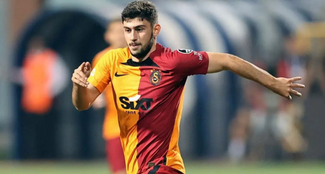 Galatasaray'da iki flaş ayrılık: Okan Buruk biletlerini kesti! - Resim: 1