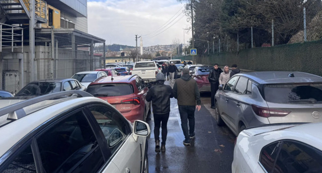 Kocaeli'de lisede hareketli anlar! Kızını rahatsız eden kişiyi silahla rehin aldı: İşte o anlar... - Resim: 2