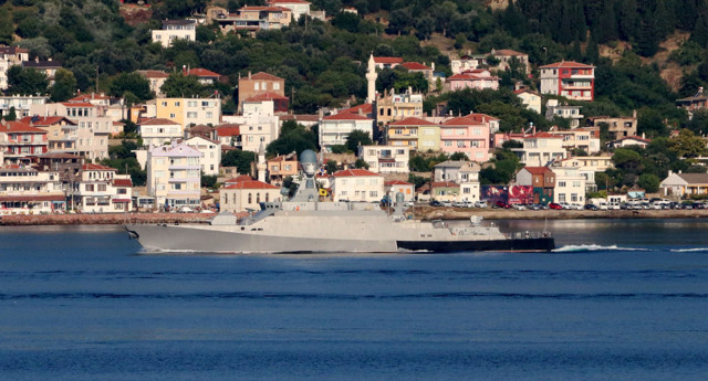 Rus Donanmasına ait 2 askeri gemi Çanakkale Boğazı'ndan geçti - Resim: 1