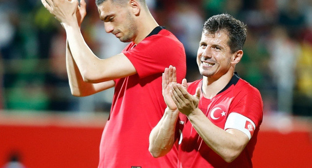 Emre Belözoğlu milli formayla 100. maçına çıktı - Resim: 0