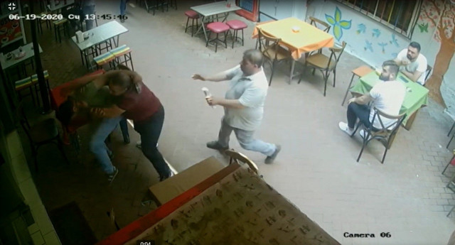 Aydın'da avukatın eski müvekkiline attığı yumruk boks maçında atılmıyor - Resim: 0