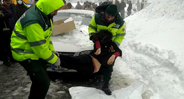 Pakistan'da donarak ölenlerin sayısı 23'e çıktı ülke ayağa kalktı - Resim: 1