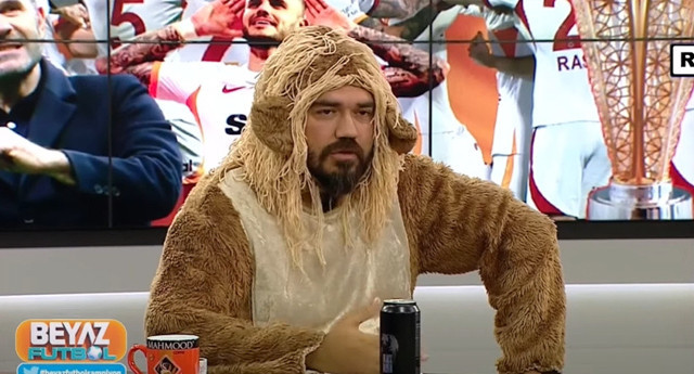 Rasim Ozan Kütahyalı yine yaptı yapacağını! Canlı yayına 'aslan kostümü' ile çıktı: Sosyal medya yıkıldı! - Resim: 1