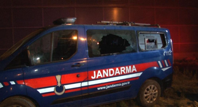 Antalya Manavgat'ta ikinci linç girişimi! Mevlüt Çavuşoğlu'nun zor anları - Resim: 1