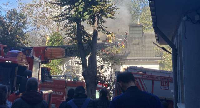 Boğaziçi Üniversitesi'nde büyük yangın! Ahşap bina alev aldı - Resim: 0