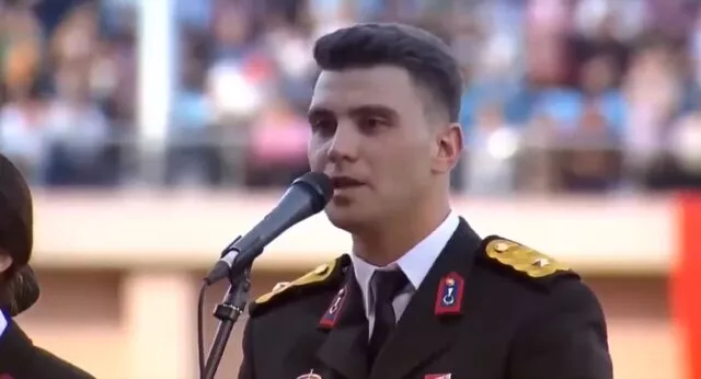 Genç teğmen sesiyle sosyal medyayı salladı! Megastar Tarkan kayıtsız kalamadı: 'Çok güzel söylemişsin...' - Resim: 1