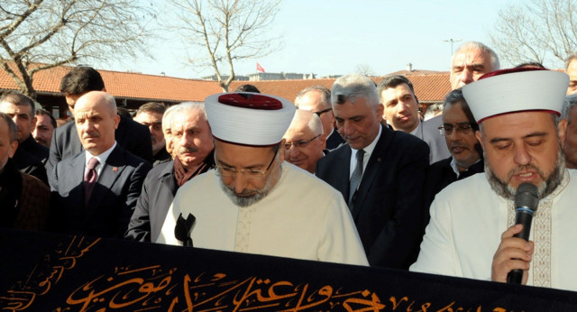 Bakan Ömer Bolat'ın acı günü: Babası son yolculuğuna uğurlandı - Resim: 0
