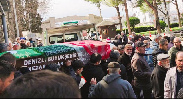 Eski erkek arkadaşı tarafından öldürülen 17 yaşındaki Ömür'e gözyaşlarıyla veda - Resim: 0