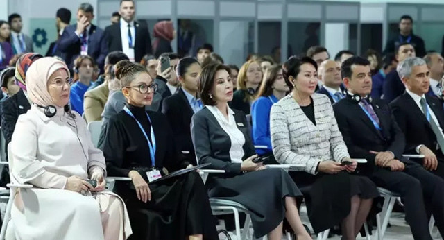 Emine Erdoğan 'Ekolojik Eğitim' etkinliğinde iklim gönüllüsü gençlerle buluştu - Resim: 0