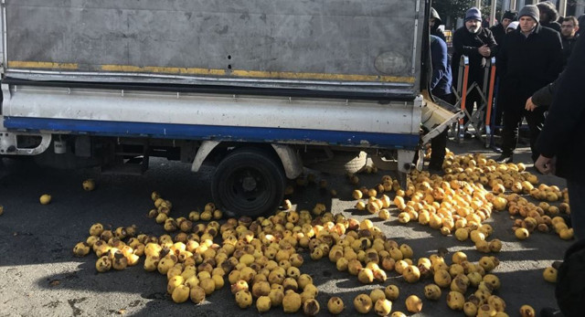 İBB önünde olay yaratan ayvalı protesto! Açıklama geldi - Resim: 0
