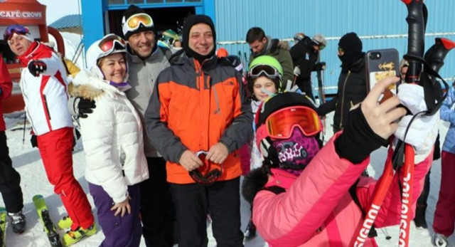 İmamoğlu'na kayak tepkisi dinmiyor! 'Kayak yapmak zil takıp oynamak değil' - Resim: 1