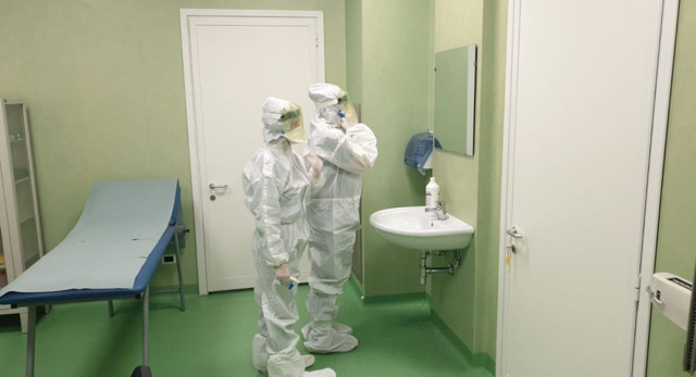 Koronavirüs hızla yayılıyor! Hayatını kaybedenlerin sayısı 300'ü geçti - Resim: 0